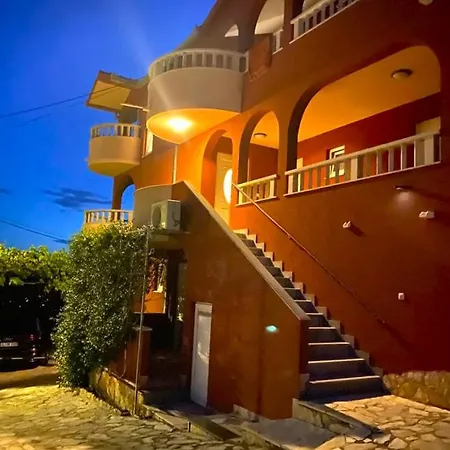 Appartamento Rudie With 4 Near The Sea